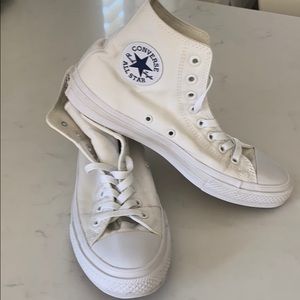 Chuck Taylor white Hightop Converse size 8M 10W